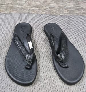 Flojos Sandals Shoes Womens Size 6 Black Floral Flip Flop Beach Comfort